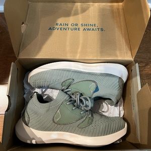 Vessi sneakers size 7